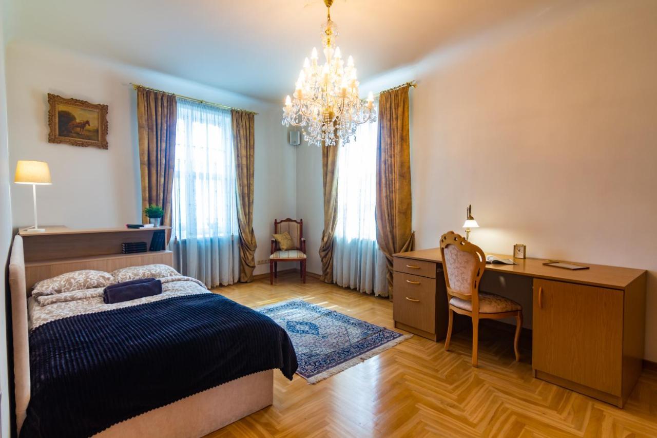Classic Style Apartment In The Center Of Riga Exteriör bild