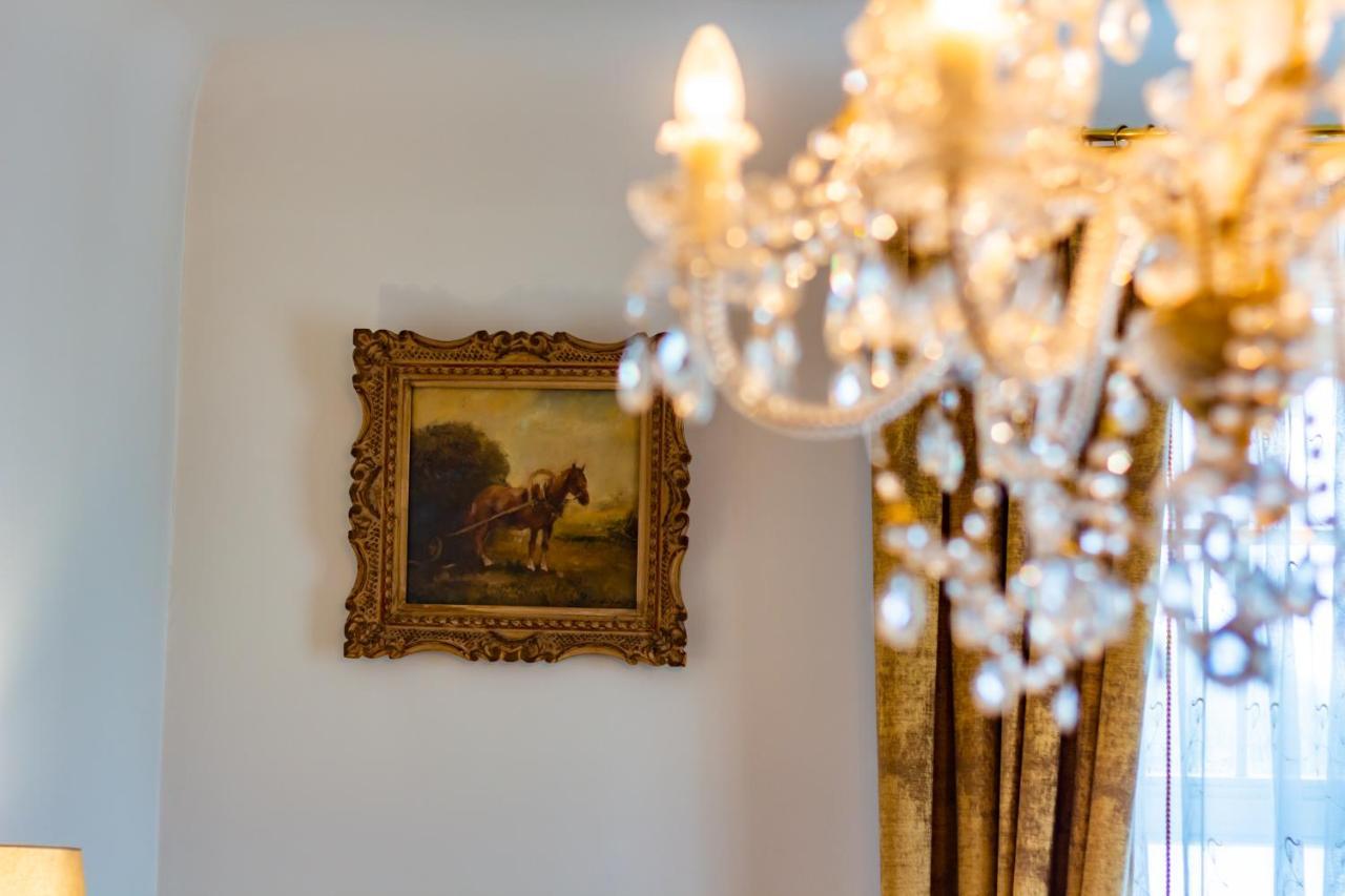 Classic Style Apartment In The Center Of Riga Exteriör bild