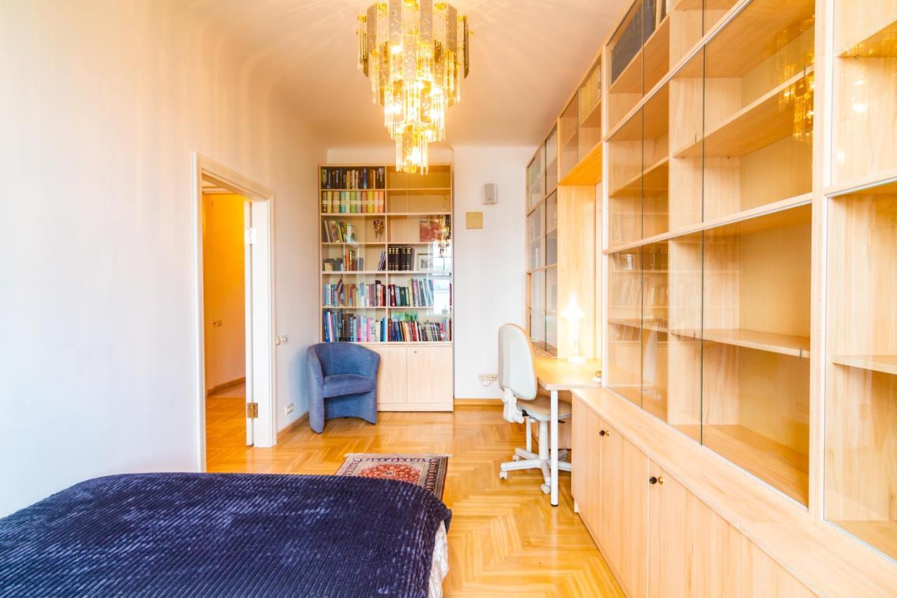 Classic Style Apartment In The Center Of Riga Exteriör bild