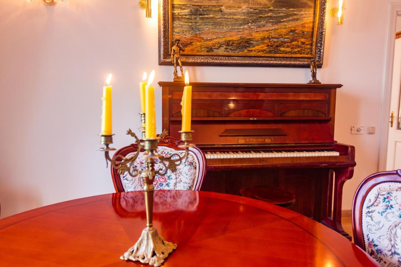 Classic Style Apartment In The Center Of Riga Exteriör bild