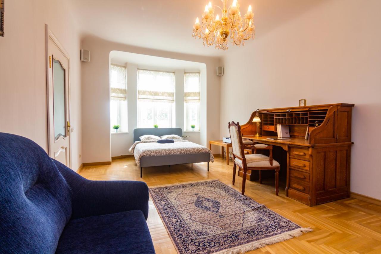 Classic Style Apartment In The Center Of Riga Exteriör bild